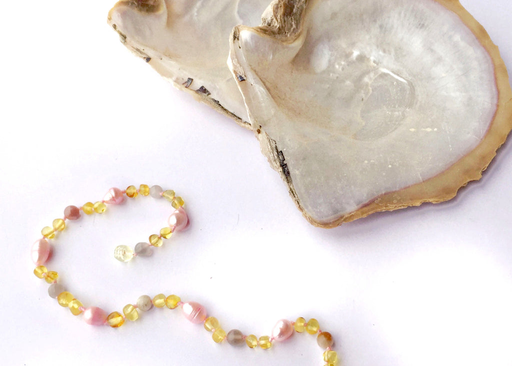 Mother of pearl - amber necklace